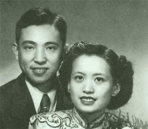 万卫芳$她收到电报:母病速归,爱人:别去,是圈套!她不听从此一去不回