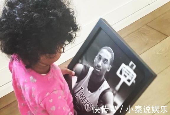 卖萌|瓦妮莎晒近照,和2岁女儿合影上演侧颜太绝了,吐舌卖萌超可爱
