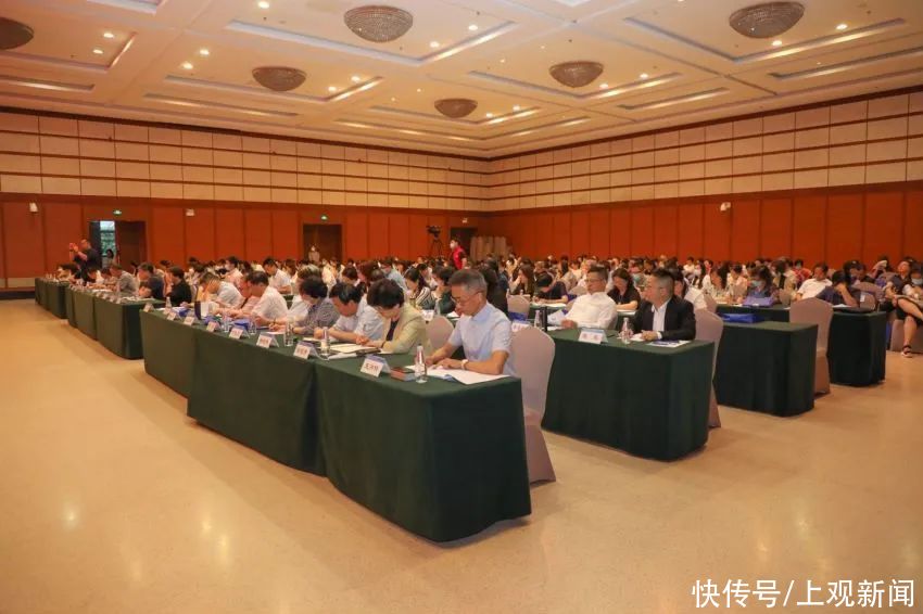 民促法实施条例|上海市民办教育协会2020年年会召开集体学习民促法实施条例