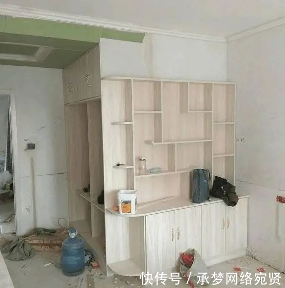 亲戚|后悔当初没听亲戚劝，偏要请木工手打柜子！现在老后悔了
