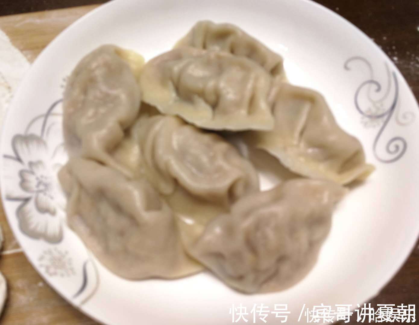 鸡蛋清|做饺子皮加鸡蛋、盐和面?换一样,饺子皮又薄又柔滑筋道,煮不烂