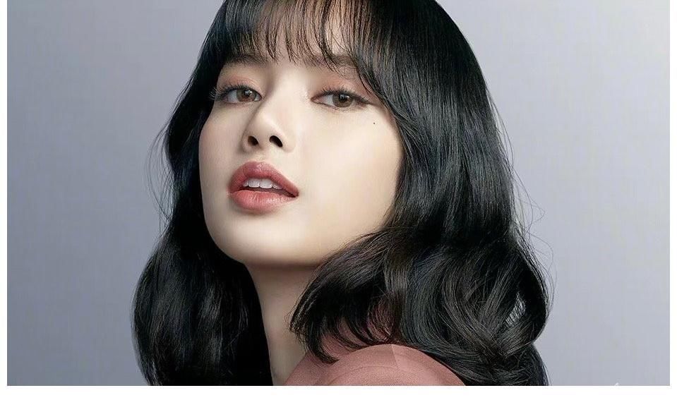 同款|蔡徐坤lisa同款广告曝光，两人cp很好磕，什么时候再合作呢