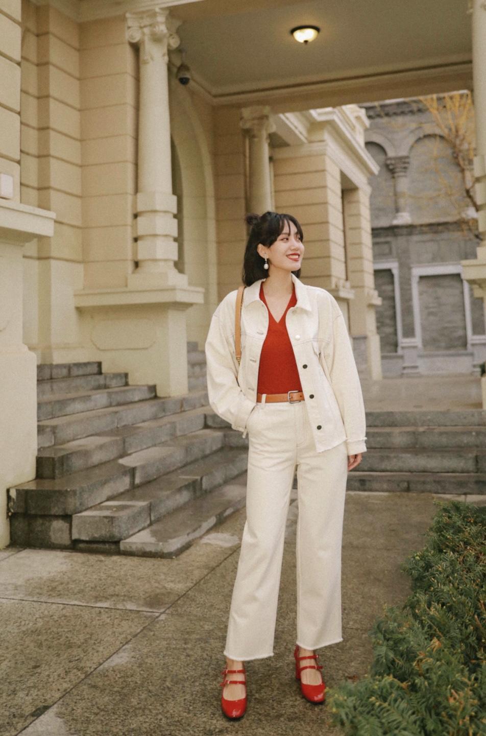 时髦 冬季会穿“牛仔套装”更时尚,拒绝扮嫩,又酷又飒才是真的美!