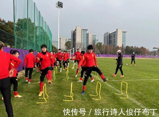 中国女足|官宣！亚洲9冠王首个损失诞生！中国女足“梅西”突然骨折重伤