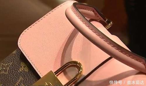 女子|花1万多买的LV包背一天就褪色?女子无法接受,网友:绝对是正品