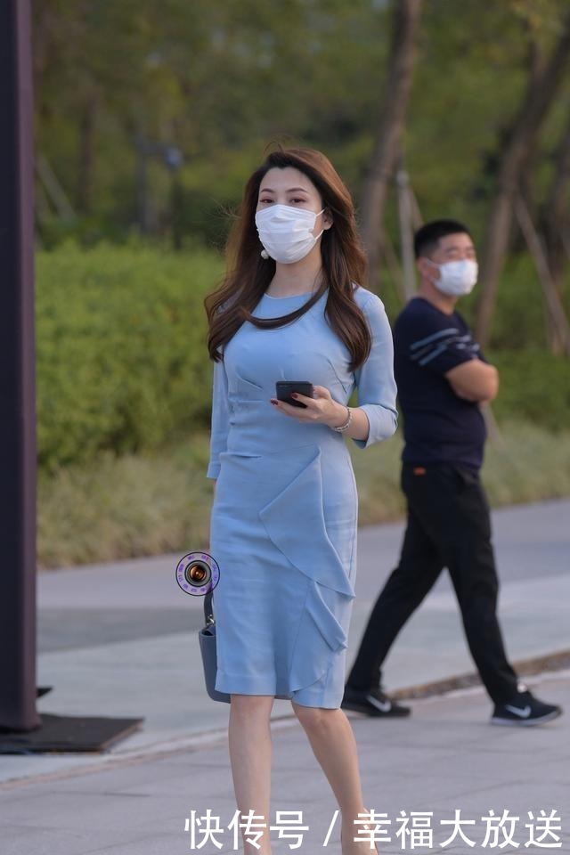 搭配|连衣裙的穿搭时尚大方，瞬间提高美丽气质，魅力绽放的简单技巧