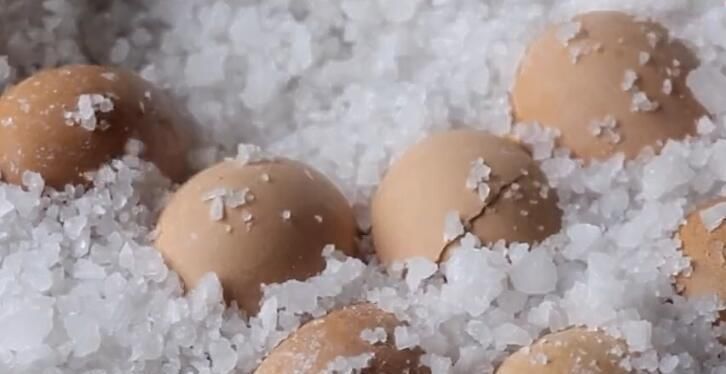 鸡蛋|将3斤鸡蛋5斤盐放锅里,不加一滴水,出锅后全家都流口水