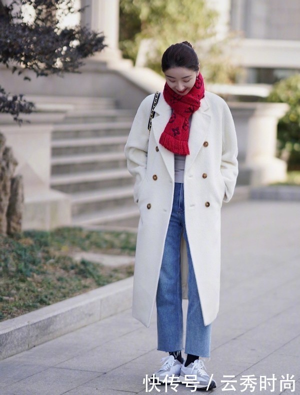 早春穿大衣更时髦，35岁以上的女人别乱穿，这组穿搭太优雅了