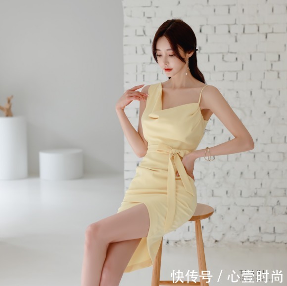 时尚|女神孙允珠高清时尚搭配:贝加莫璀璨晨曦仙韵淡黄礼裙