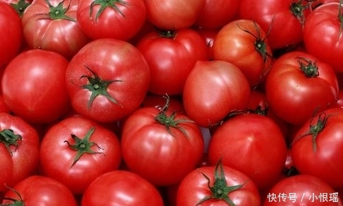 西红柿“红皮的好”还是“粉皮的好”?果农给出答案,别再买错了