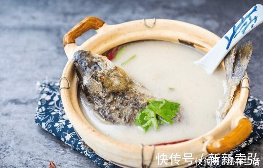鱼汤熬制的越白越有营养?喝鱼汤的常见误区,为了健康别再犯啦
