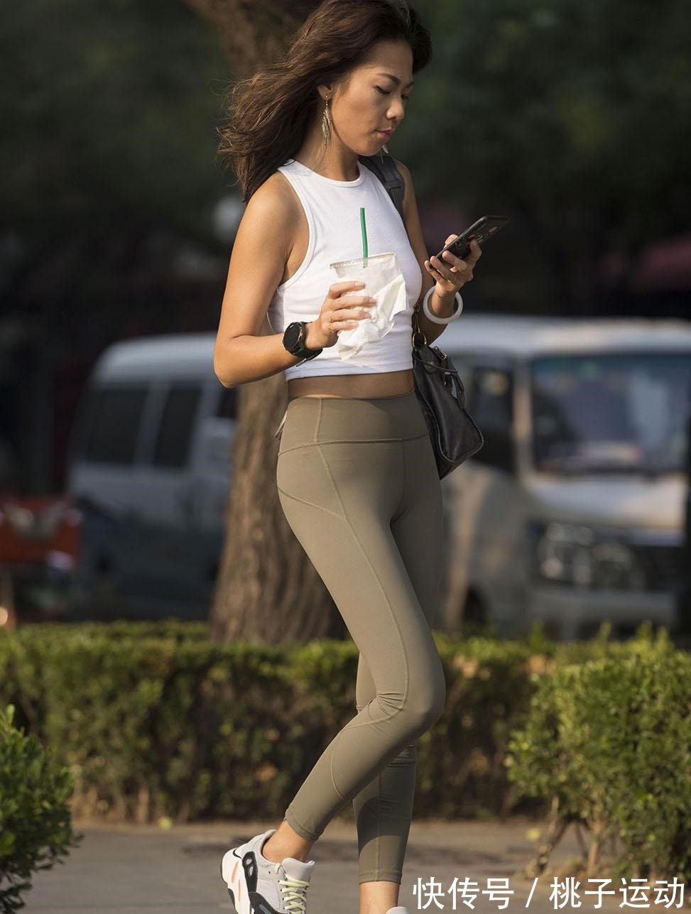 女孩 敢穿瑜伽裤的女孩, 才是好身材!