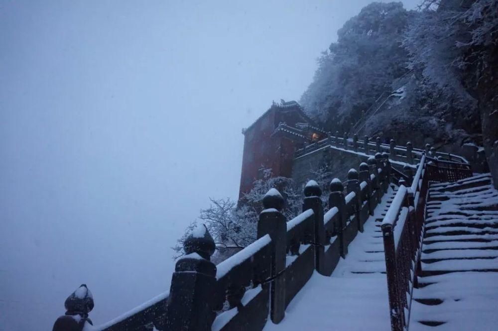 风雪|风雪武当山,仙境藏玄机!大雪封山时,道人、隐士都在干什么!