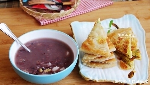 令家人着迷的早餐，鸡蛋灌饼自己做，外焦内软爱起层，一次成功