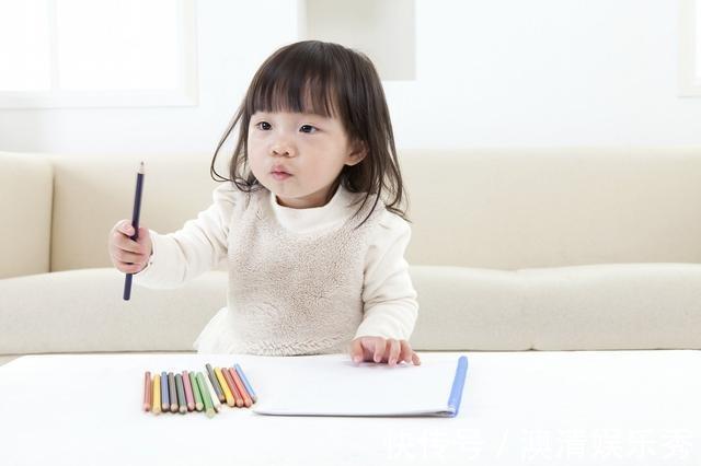 父母|2岁女儿总喊饿,宝妈“疑心”保姆,一查监控,笑得合不拢嘴