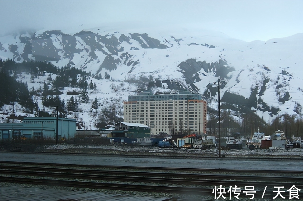 贝吉奇|全镇300居民同住一栋大楼，衣食住行楼内解决，有人半生没出过楼