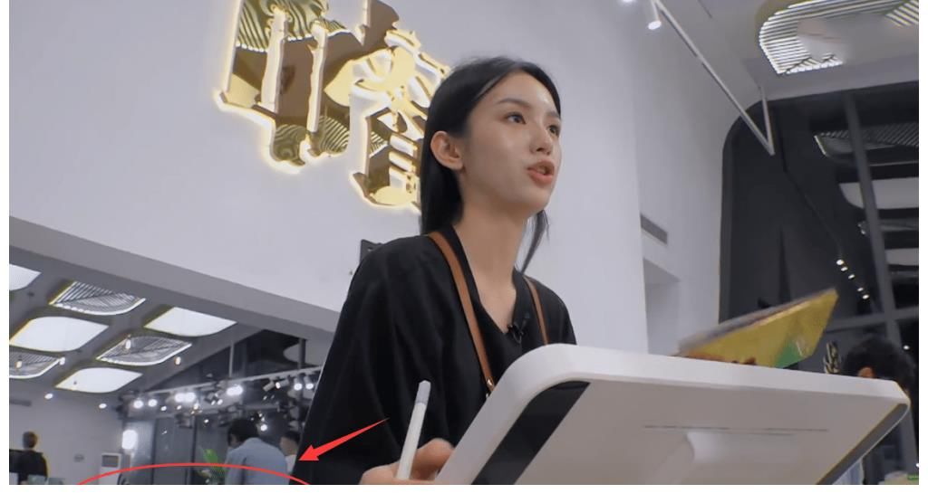 顾客|《中餐厅》迎来首批客人，黄晓明送八折福利，顾客结账时却傻眼了