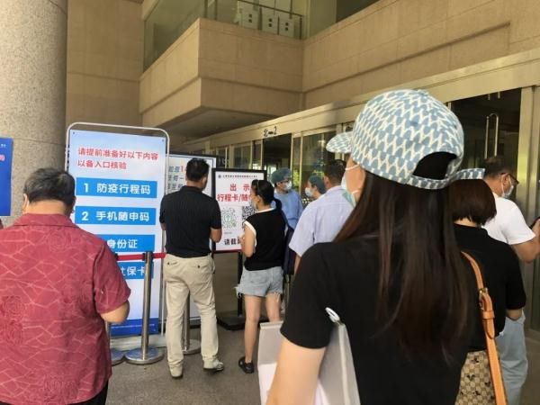 药店|上海医院发热门诊管控更紧、重点岗位2天一次核酸！