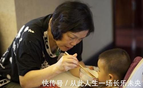 脾胃|为什么婆婆带孩子,孩子爱吃饭长得高?还不会积食脾胃虚呢?