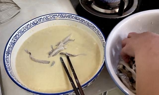 天冷，遇到这菜要多吃，不炒不煲汤，简单一做，外酥里嫩，真好吃