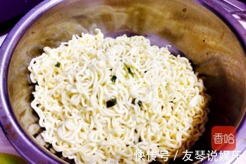 清水|别再清水煮了，方便面这样做，比蔬菜汤还营养，好妈妈必学！