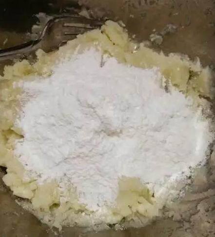 一个鸡蛋俩土豆,捏一捏,外脆里嫩又不腻,比薯条好吃10倍