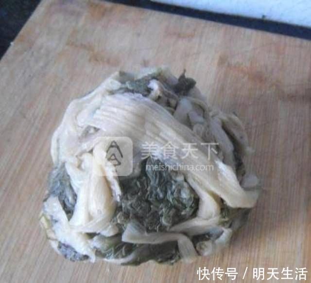 砂锅白菜的最佳食用方法是美味和营养，可以在家里做，太简单了