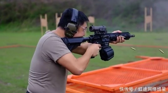 m16a4|论突击步枪的全自动模式是否合理？和三连发步枪相比有什么优点？