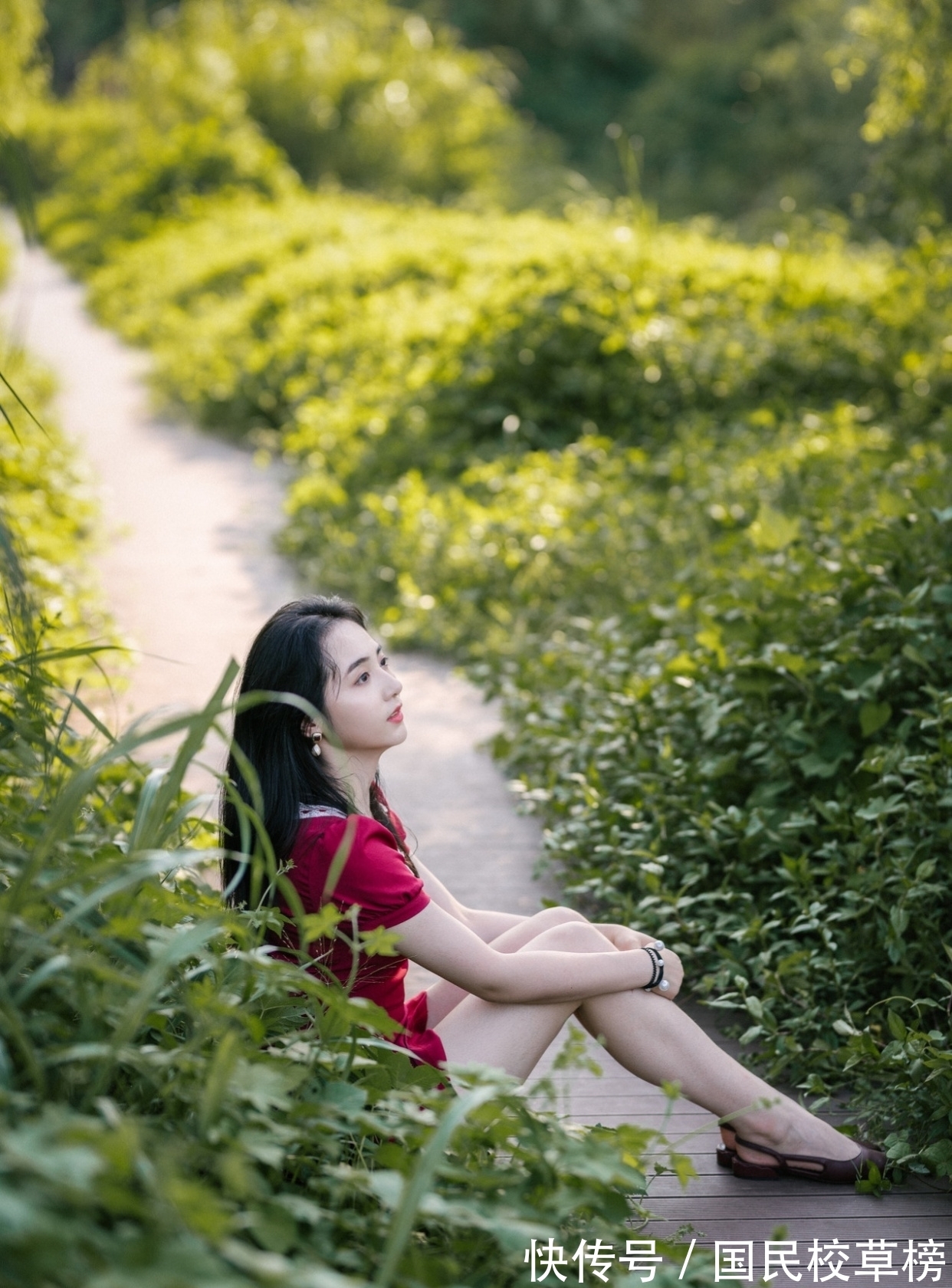 相思$词丨到底相思画不成,一纸白梅难寄予,柔情。只好随他插入瓶