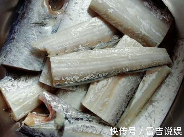 中秋节|在家炸带鱼，不要再挂面浆了，教你一招，炸出的刀鱼更香酥可口