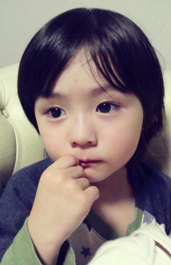 泄露|女儿长得太美,爸爸辞职当保镖?看到爸爸的颜值后,网友:羡慕了