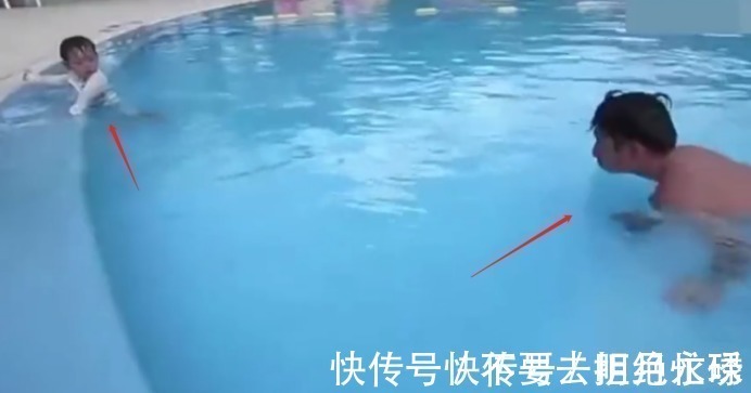 满满的爱|爸爸假装倒在水中,小宝宝果断下水去救他,看到这画面眼圈红了