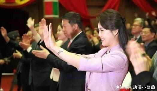 短裙|32岁的李雪主:穿短裙大长腿太漂亮,不涂口红也挺美!