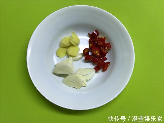 凉拌黄瓜,先放盐就错了,老妈用了40年的方法,清脆爽口嘎嘣脆