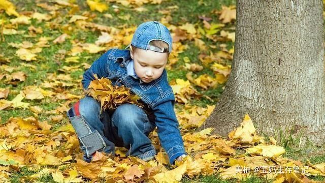 妈妈|妈妈禁止女儿看电视,女儿却趴在阳台发呆,仔细一瞧原来如此