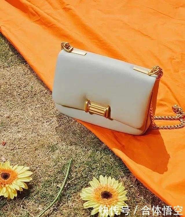 烂大街的包包别背了!2021春夏最流行的是这些