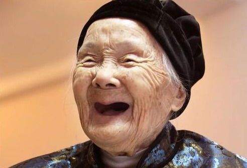 子宫|103岁老人,子宫年轻如60,医生称赞:这3食物从不碰,做得好