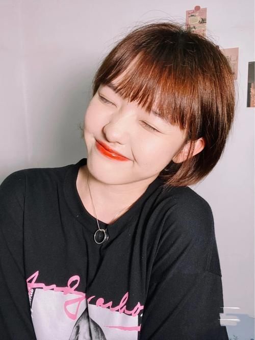 卷发 5款适合头发稀少的发型,洋气又好看,让你美得更出彩