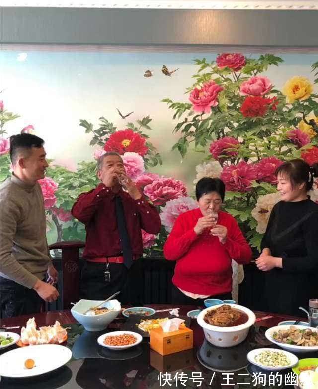 怀孕|67岁高龄怀孕选择生下女儿,引起全网争议的枣庄一家怎么样了?