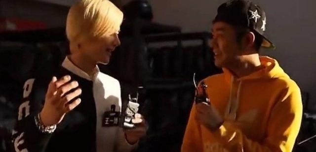 最佳营业搭档,郭涛晒王一博合影,从“王甜甜”一路见证酷盖成长