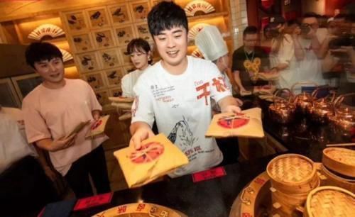 爱情公寓|郑恺陈赫火锅店风生水起,baby奶茶店惨淡收场,原因其实很简单