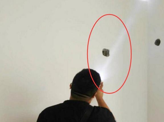 检查|腻子刮完以后怎样检查不用什么仪器,其实一个手电筒就够了