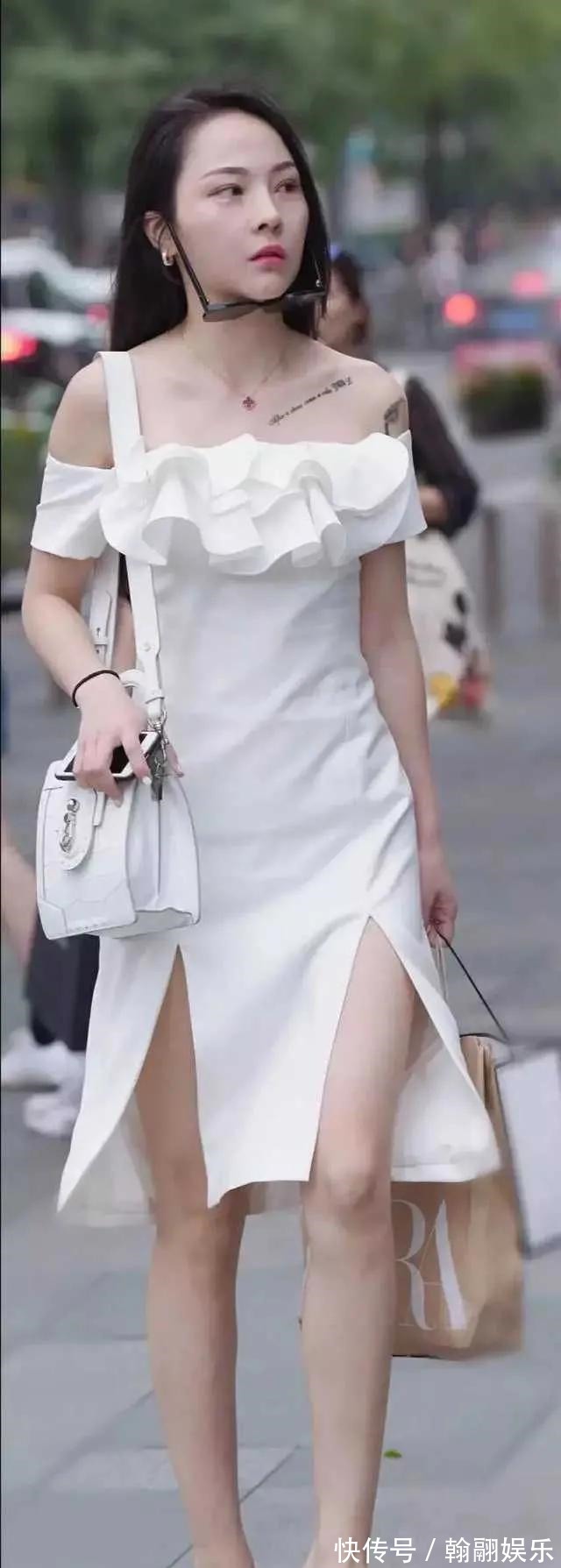 透明高跟凉鞋 难道今年流行透明高跟凉鞋吗30位美女穿出了简约而不简单的效果