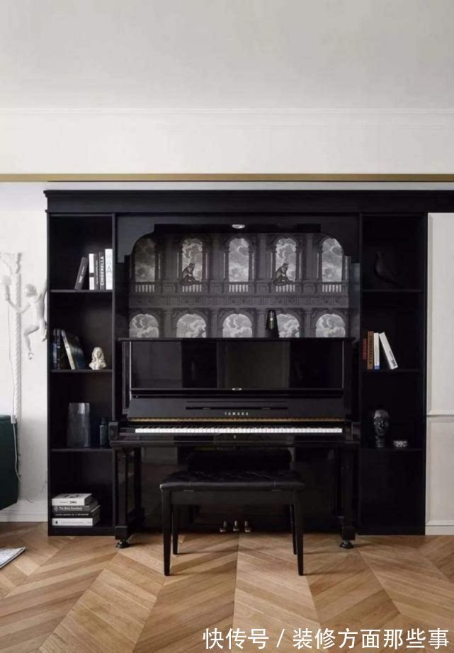 壁龛|125平现代风三居室,拿黑色壁龛充当餐边柜,实用大气