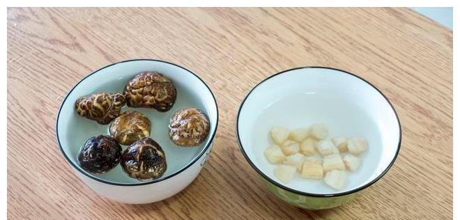 瑶柱|教你在家做荷叶糯米鸡，简单好做不繁琐，比炒菜省事，比粽子好吃