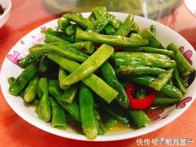 媳妇临产,岳母来家陪护,老妈做了12菜1汤招待,大家看看怎么样