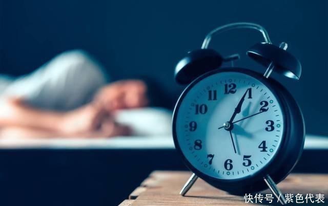 行为|诱发失眠的4个行为，睡前要少做，占得越多，失眠的情况越严重