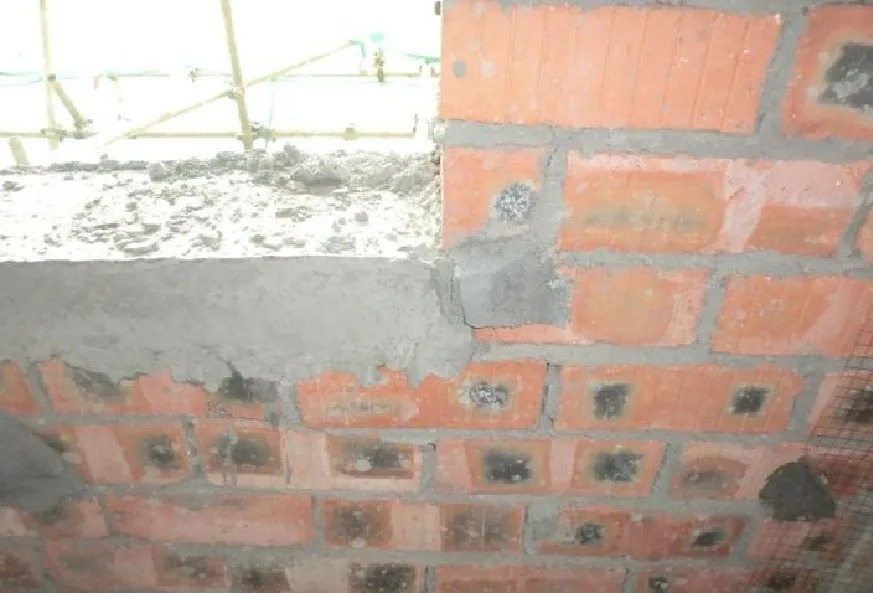 斜顶砖|墙面开裂的15个成因,施工请注意