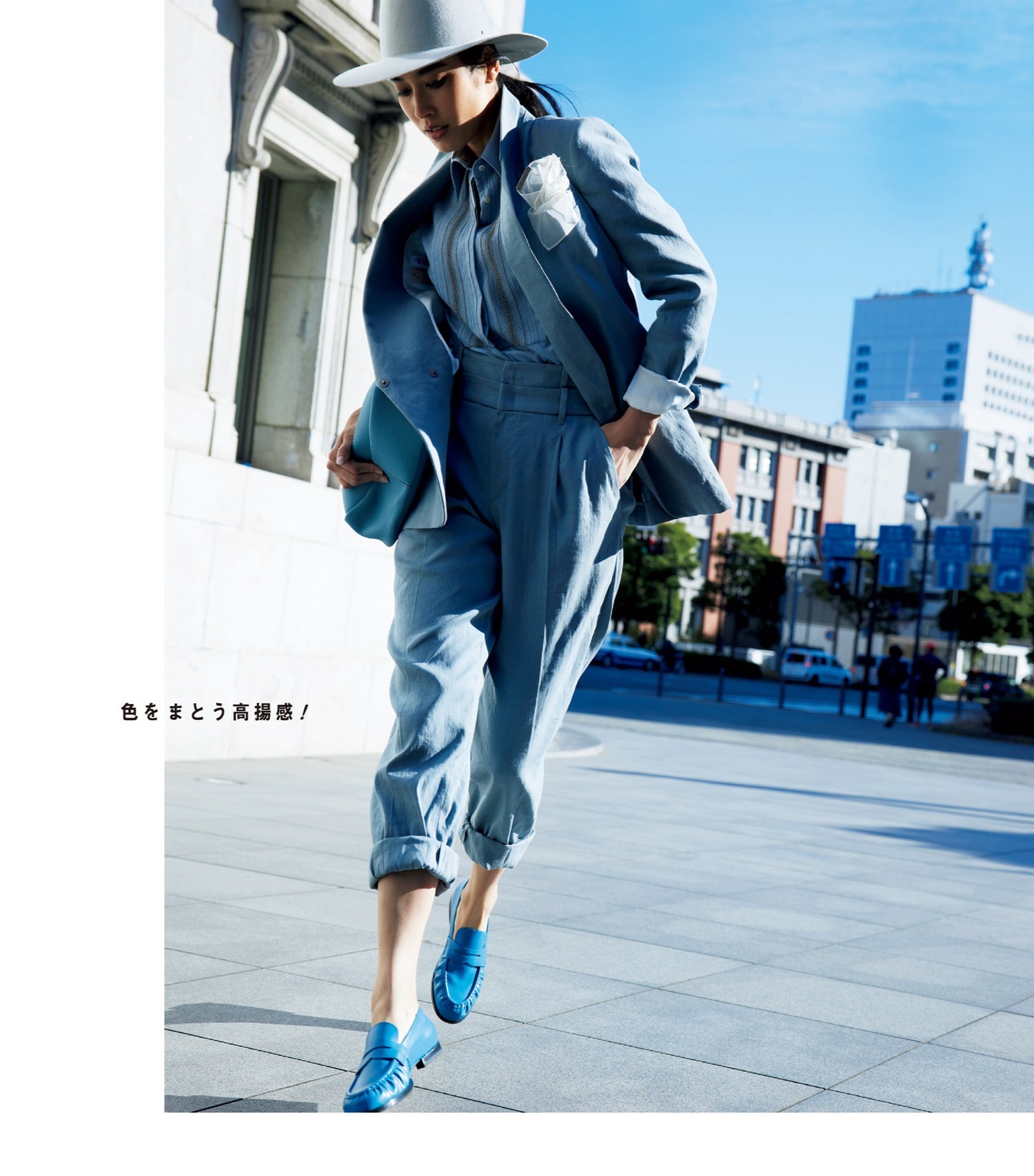 配色是穿衣的关键,不懂搭配不妨学学同色组合,简约时尚又减龄