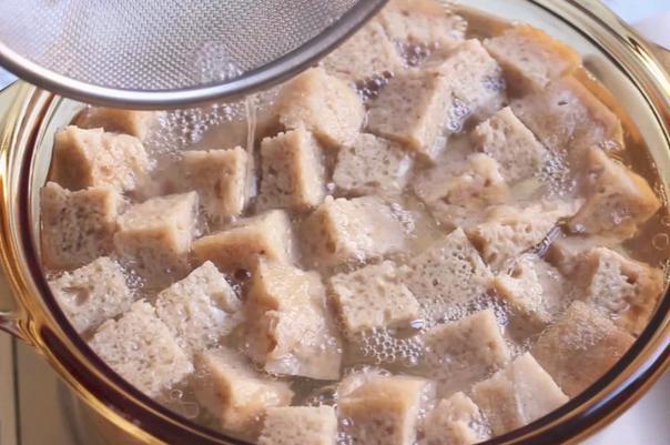 本帮菜中的经典菜，做法却很简单，4种食材加烤麸，比肉还香